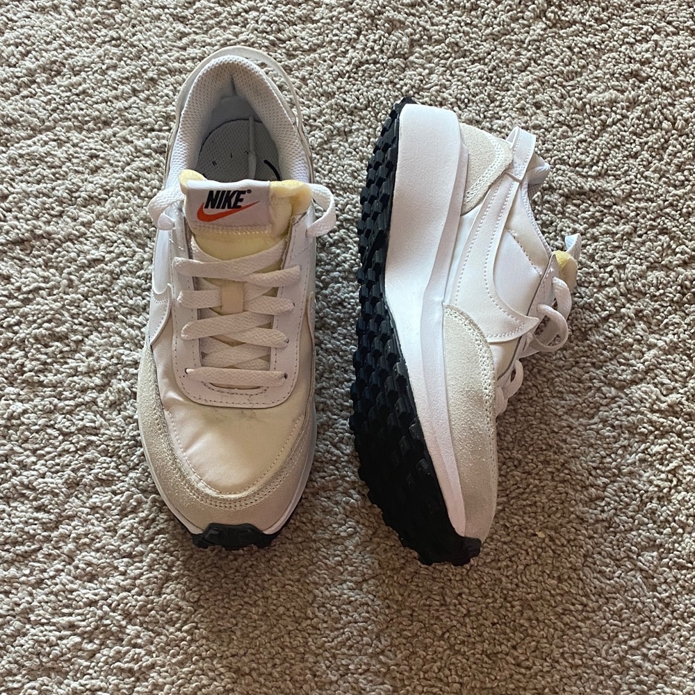 Nike White and Black Casual Sneakers